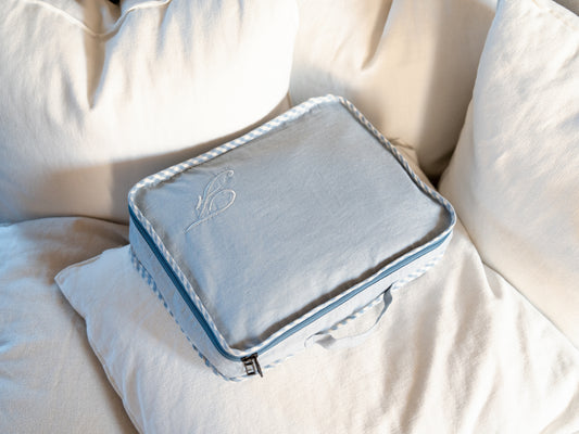 TRAVEL ORGANIZER