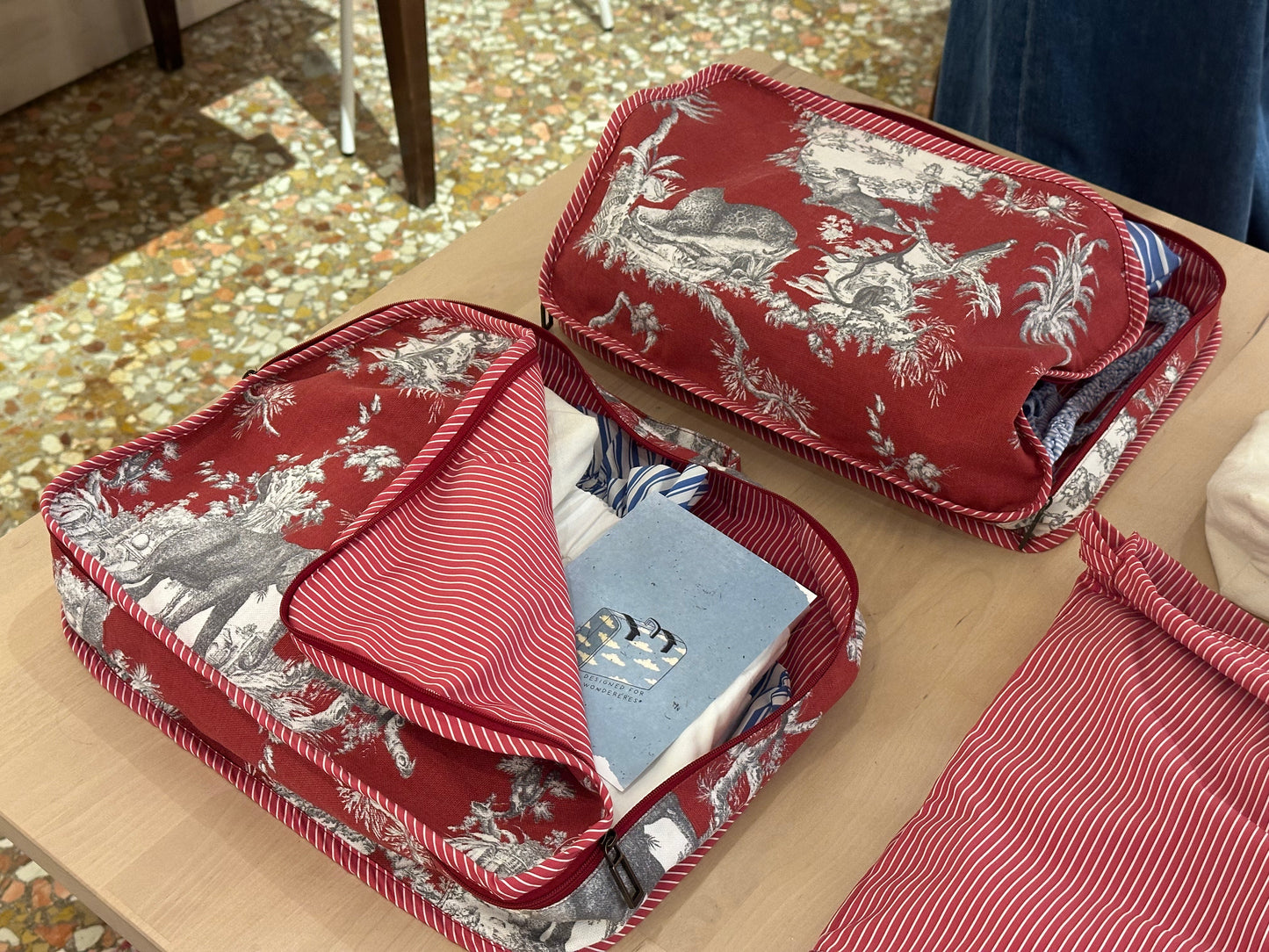 TRAVEL ORGANIZER