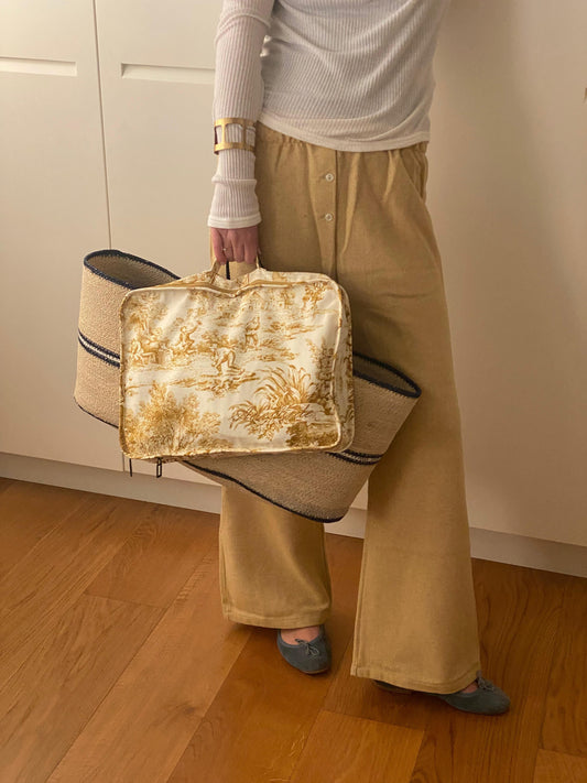 TRAVEL ORGANIZER